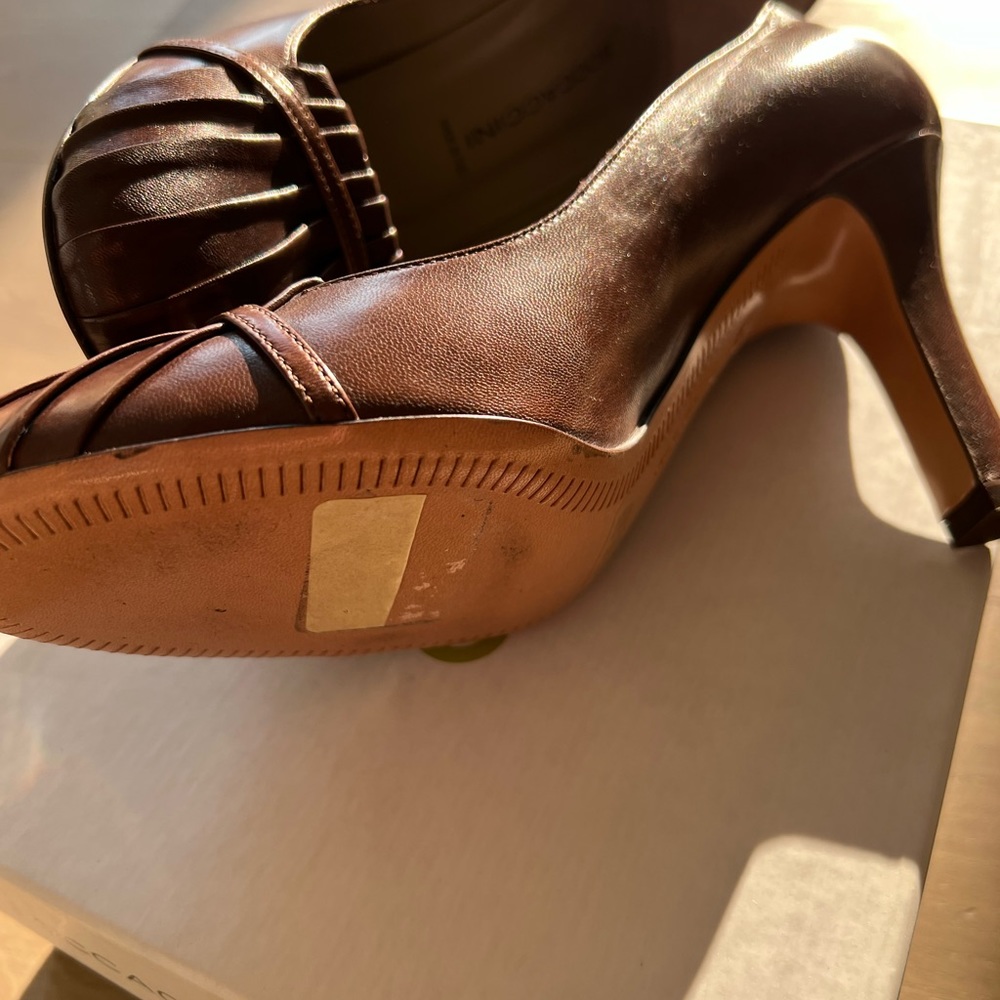 Gorgeous Italian leather high heeled pumps (never worn) - Picture 6 of 7